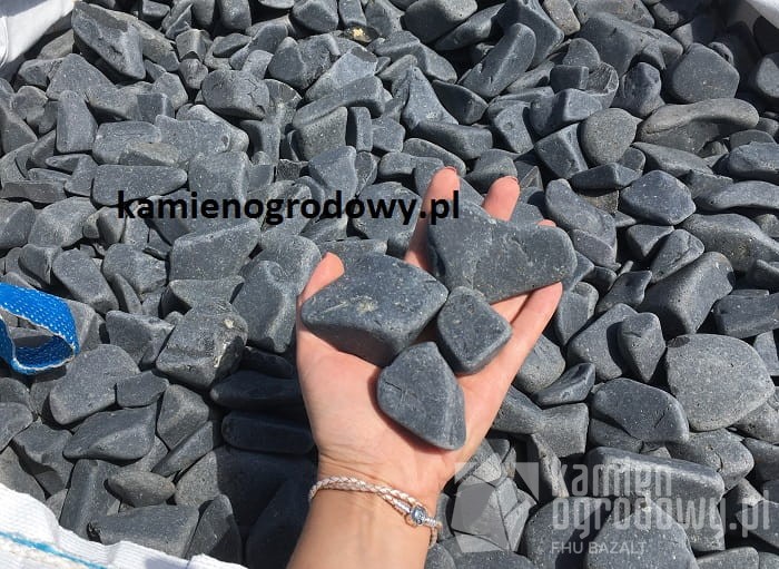 otoczak-czarny-ozdobny-bazaltowy-4-8-grafitowy-sklep-kamienogrodowy-1.JPG