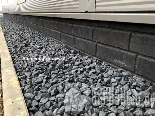 otoczak-czarny-ozdobny-bazaltowy-1-2cm-grafitowy-sklep-kamienogrodowy-1.JPG