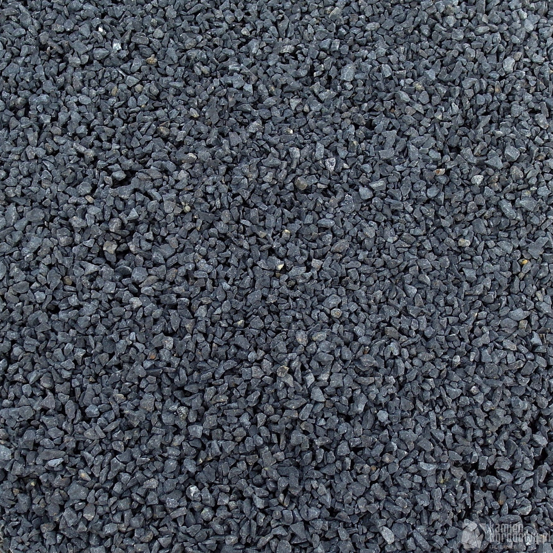 grys-zwir-bazaltowy-czarny-2-5-ozdobny-sklep-kamienogrodowy-1aa.JPG