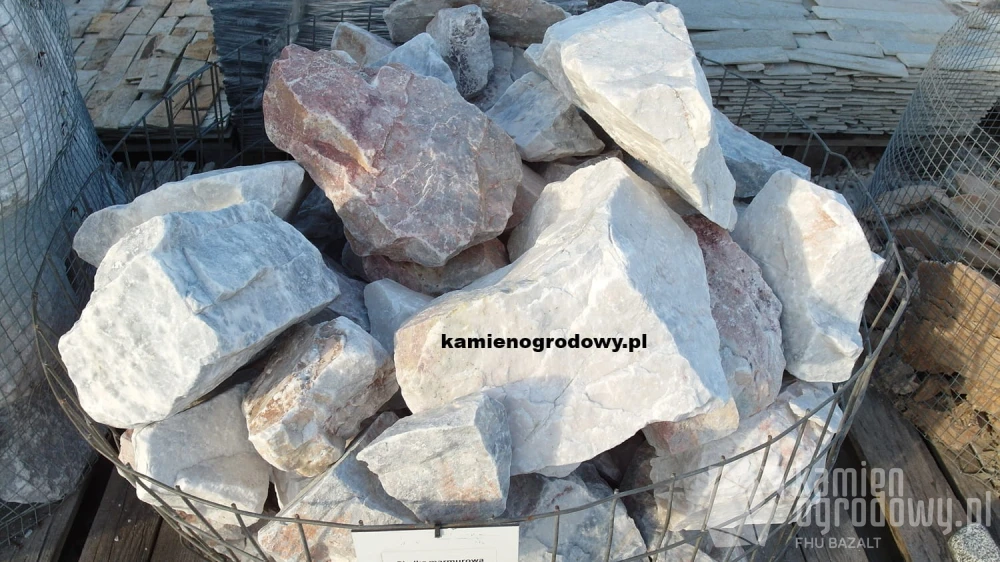 kamien-na-skarpy-jasny-krmowy-sklep-kamienogrodowy-3.JPG