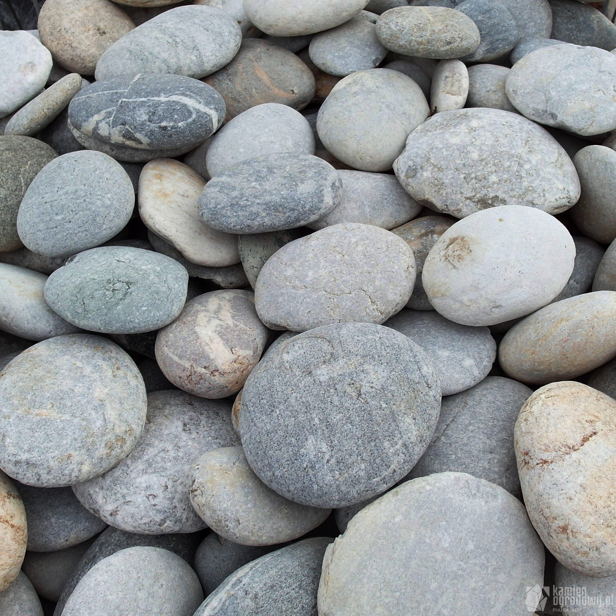 kamien-otoczak-plaski-szary-silver-8-12cm-sklep-kamienogrodowy.JPG
