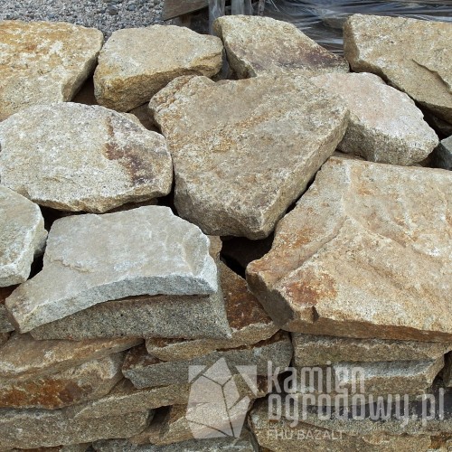 kamien-na-murki-granit-zolty-murowy-sklep-kamienogrodowy.JPG
