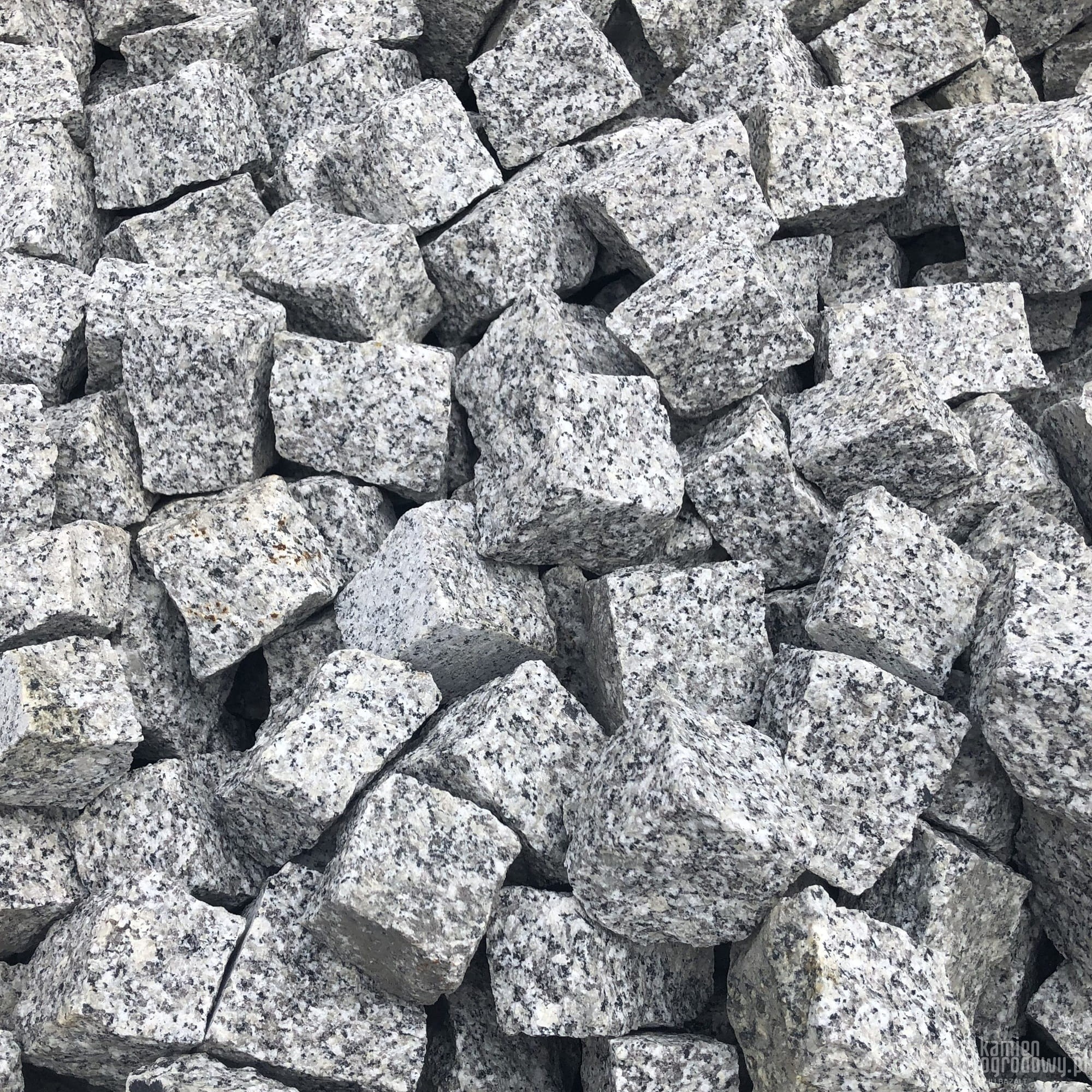 kostka-granitowa-szara-lupana-4-6cm-sklep-kamienogrodowy.JPG
