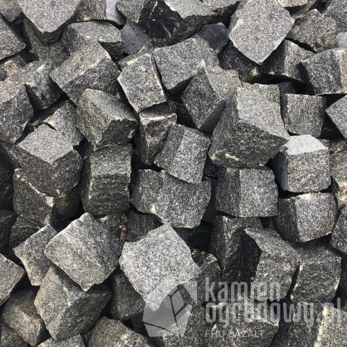 kostka-granitowa-czarna-lupana-4-6cm-sklep-kamienogrodowy.JPG