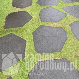kamien-sciezkowy-czarny-plyta-grafitowa-owalna-bazaltowa-XL-sklep-kamienogrodowy.JPG