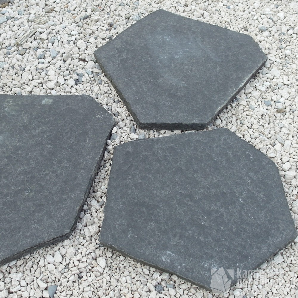 kamien-sciezkowy-czarny-plyta-grafitowa-owalna-bazaltowa-XL-sklep-kamienogrodowy-1a.JPG