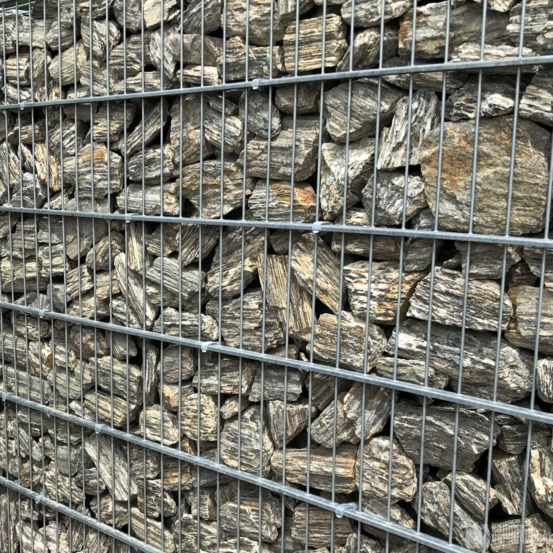 kamien-do gabionow-skalka-brązowa-gnejsowa-6-25cm-ogrodzenie-gabionowe-sklep-kamienogrodowy.JPG