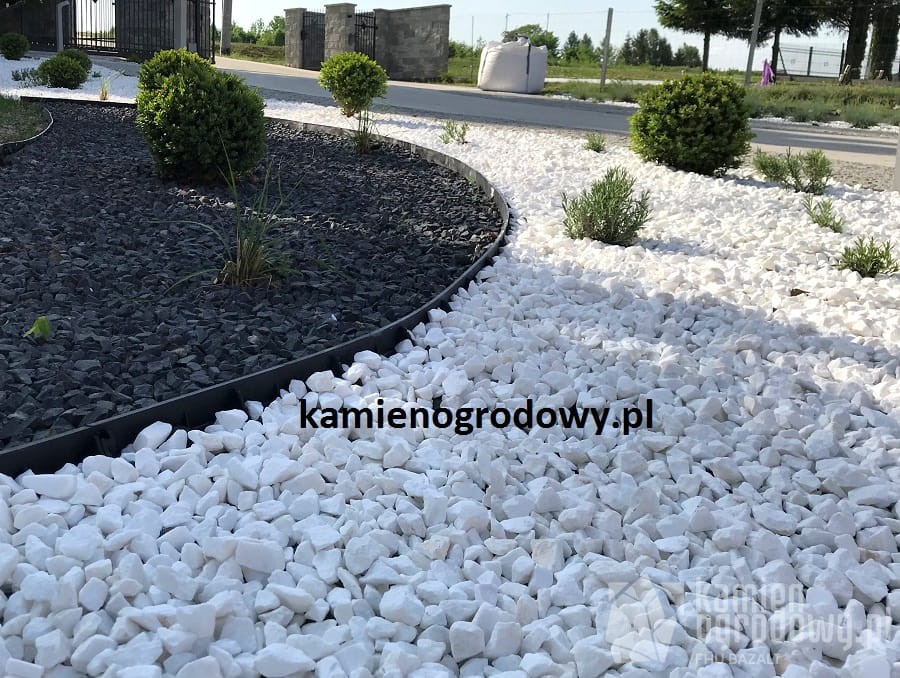 grys-ozdobny-sniezno-bialy-zwir-grecki-kamien-tassos-sklep-kamienogrodowy-1e.JPG
