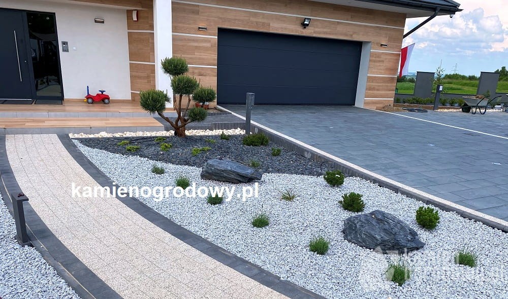 grys-granitowy-dalmatynczyk-8-16-szary-ozdobny-zwirek-sklep-kamienogrodowy-2.JPG